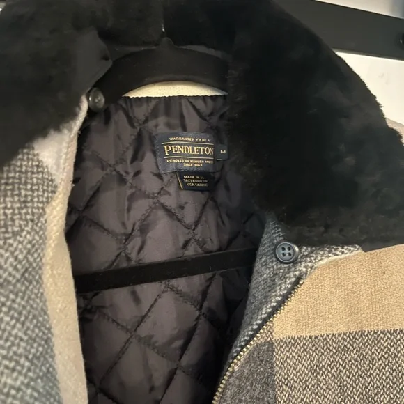 Pendleton Plaid Jacket with removable Black fur Collar - Picture 3 of 6